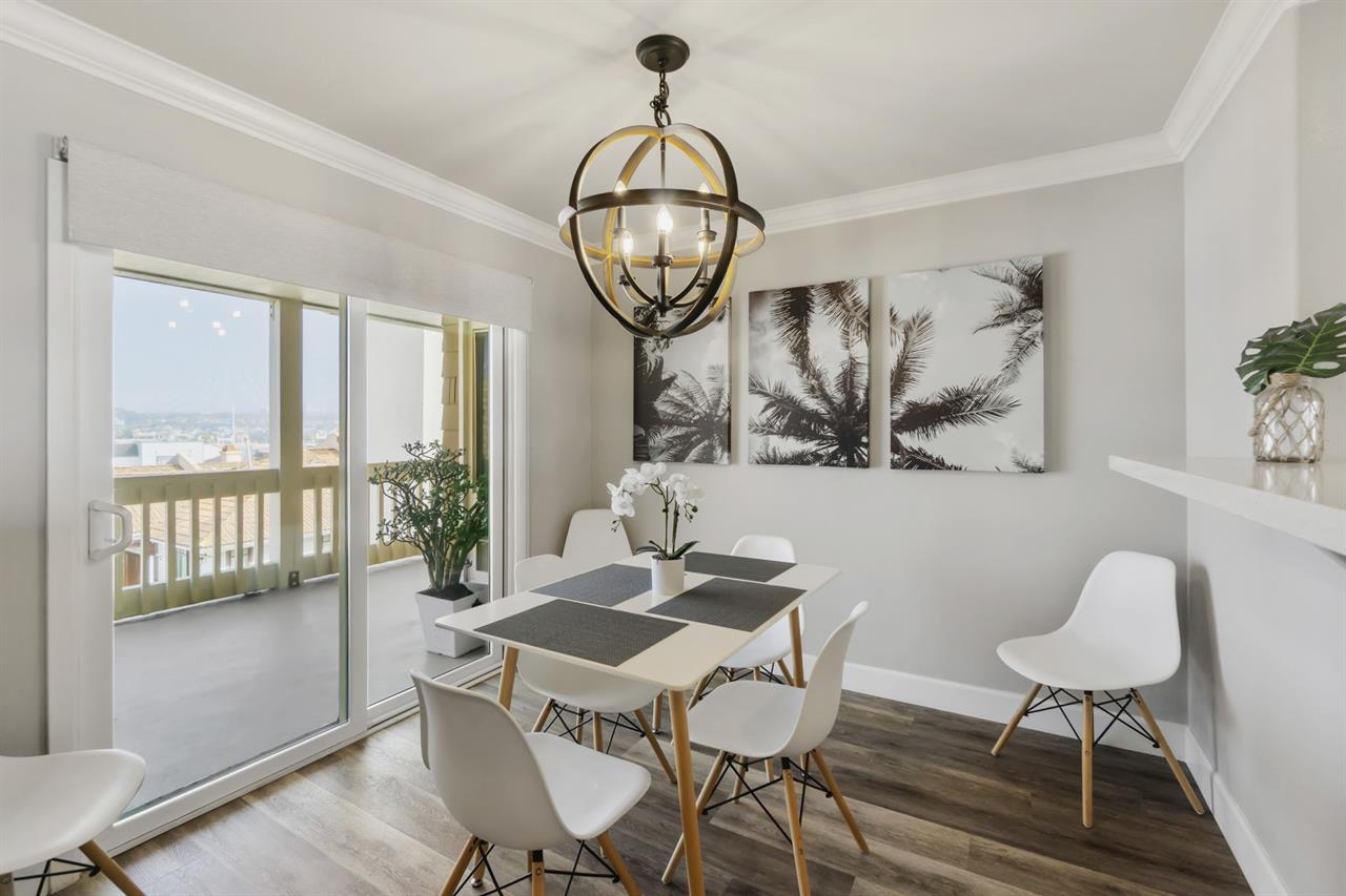 Dining room with ample seating