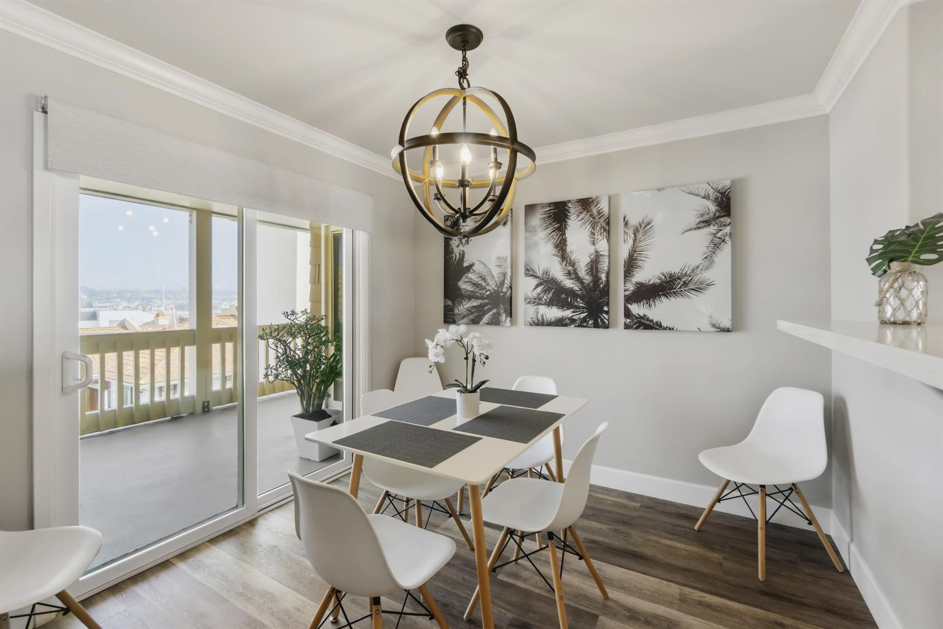 Dining room with ample seating