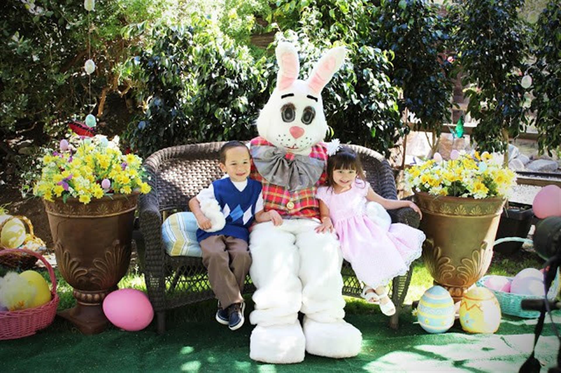 Meet the Easter Bunny at Fashion Island