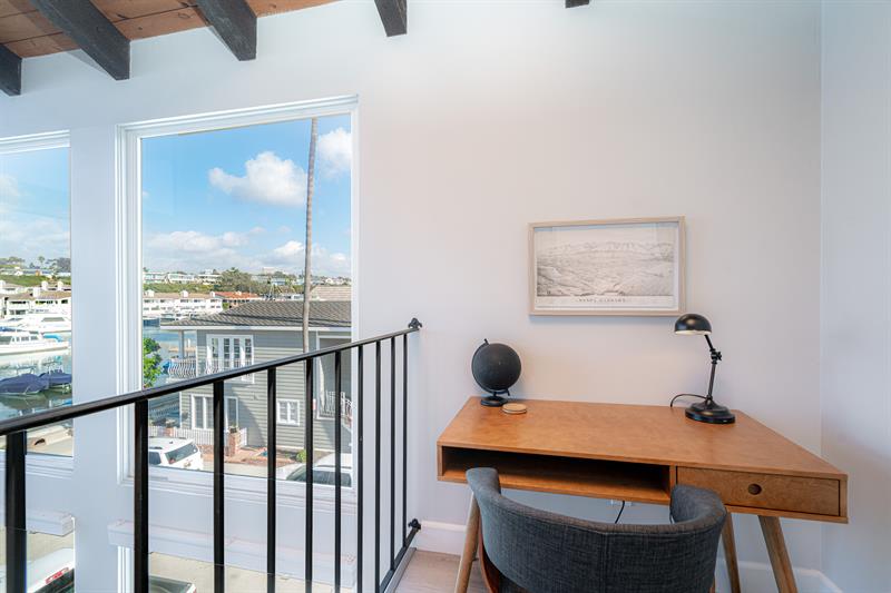 Unit B Upstairs Desk  view