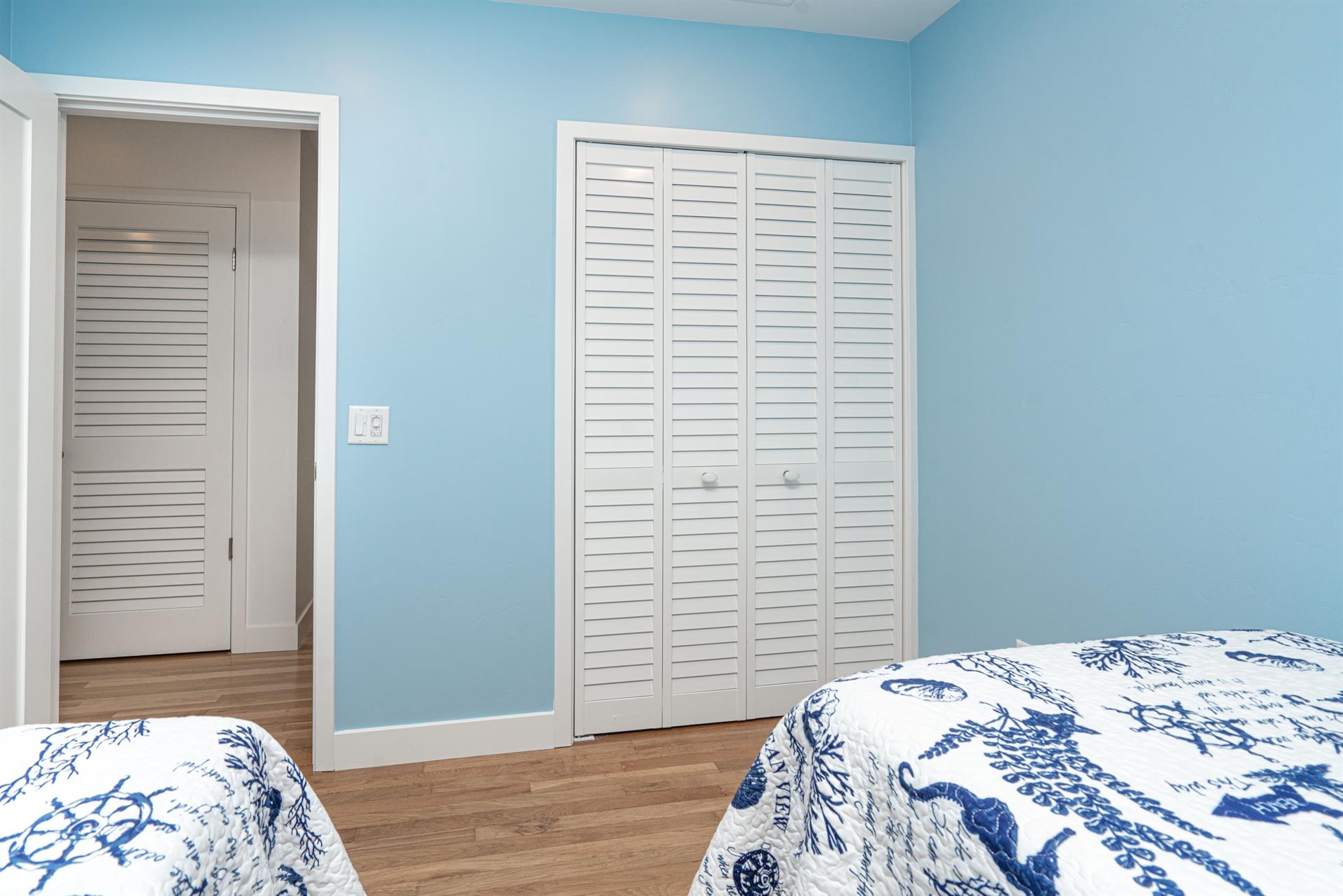 Twin Bedroom Closet