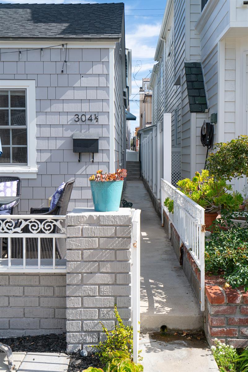 Walkway from street to front door Unit B