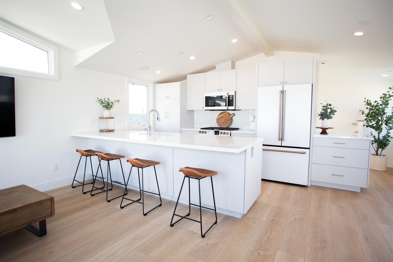 Kitchen  Breakfast Bar seating