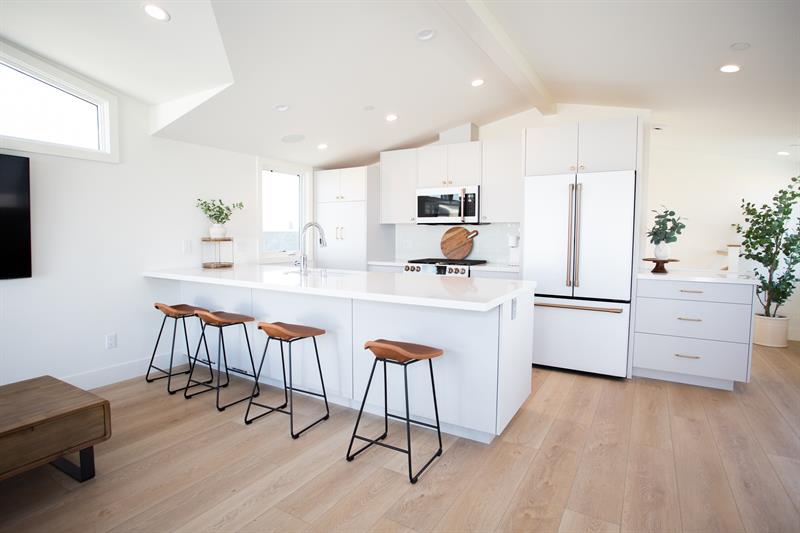 Kitchen  Breakfast Bar seating