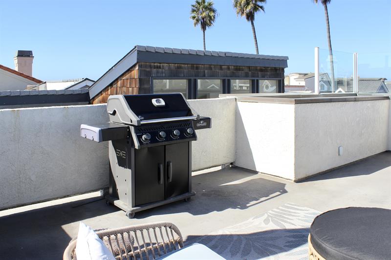 Upper deck patio BBQ