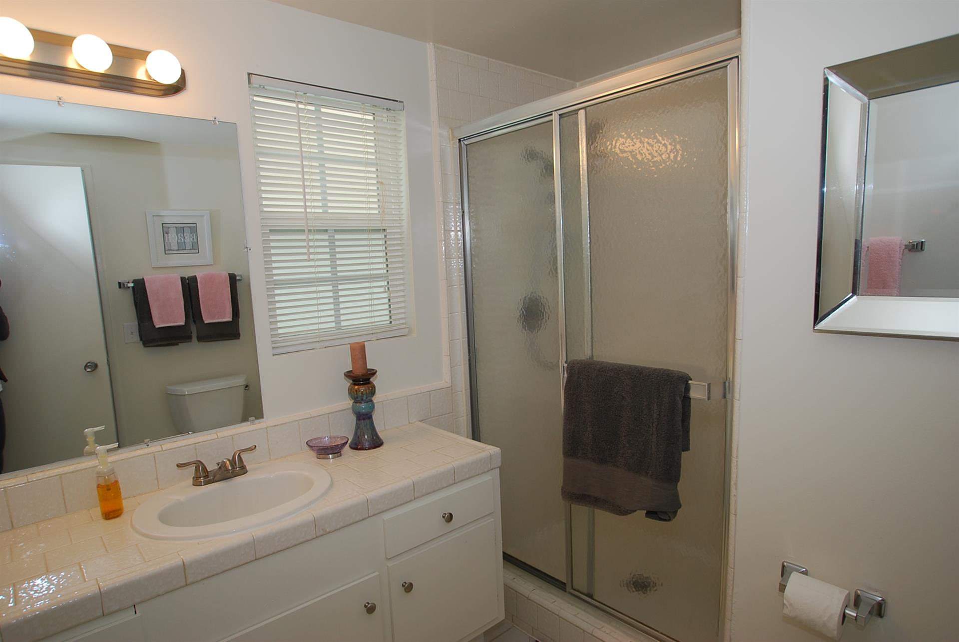 Unit A Bathroom 2