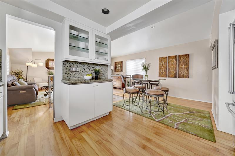 Dining area and wet bar