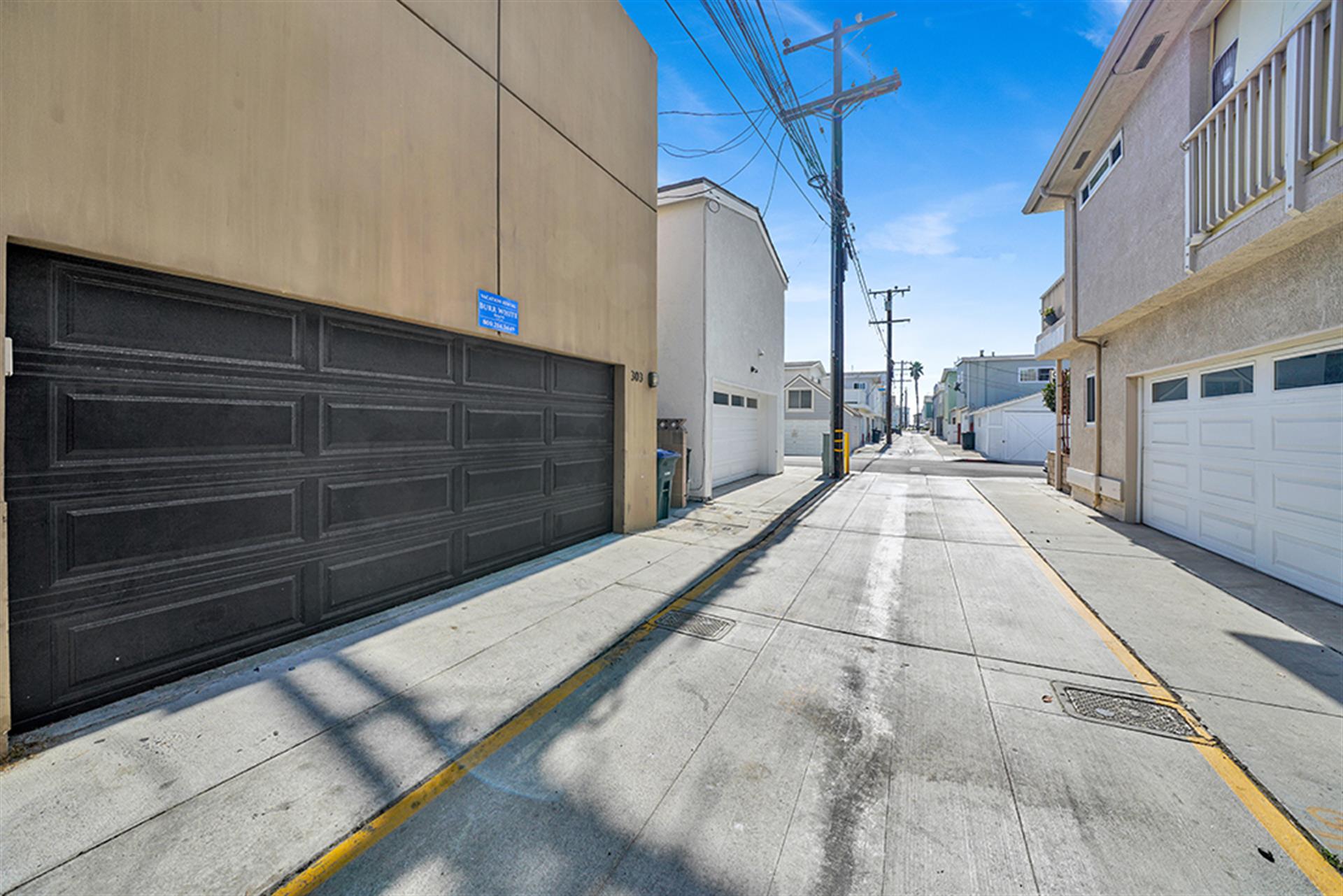 Alleyway  Garage parking