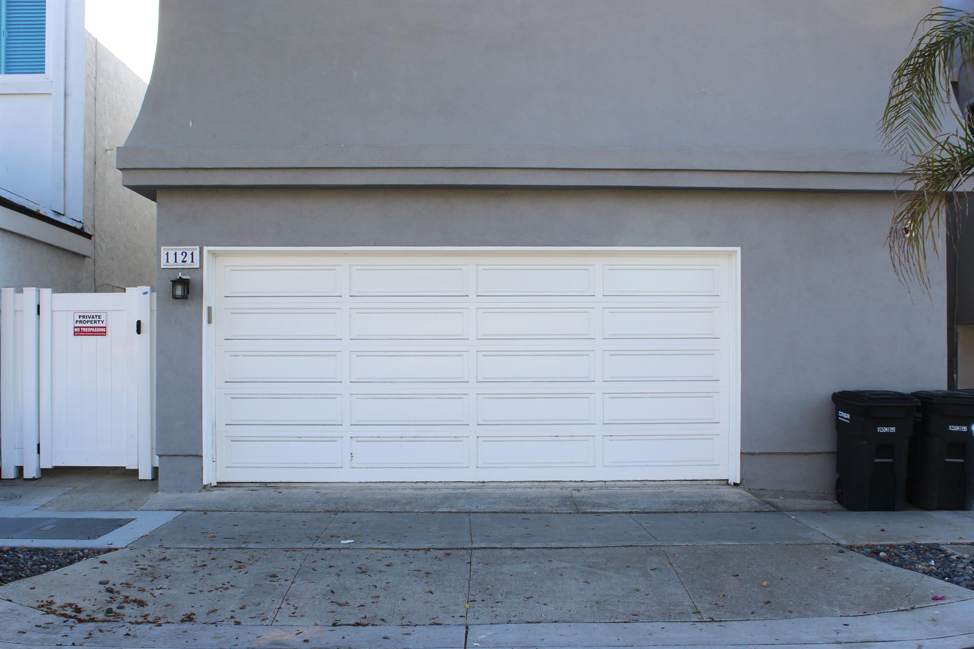 1121 E. Balboa Blvd. garage parking