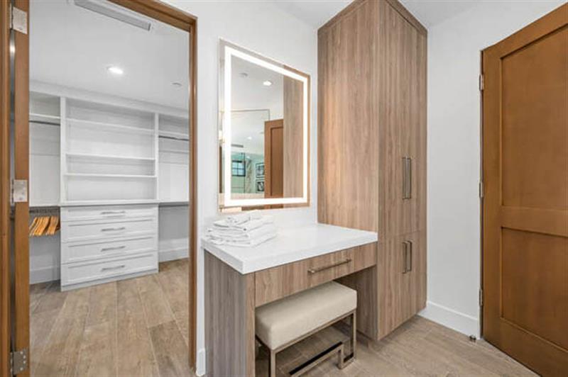 Master Vanity  Closet