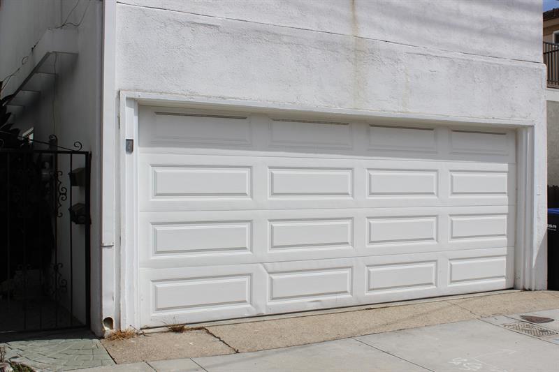 1807 W. Bay Ave. Unit B shared garage parking