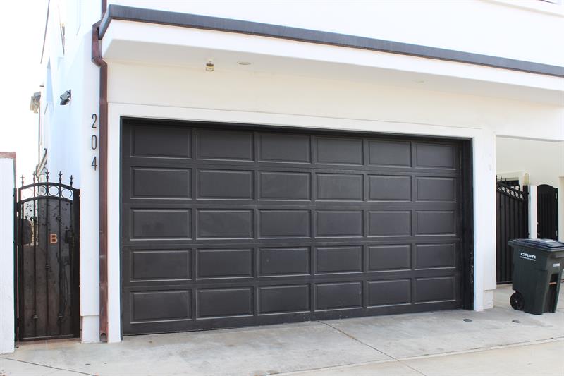 204 E. Oceanfront Unit A  B shared garage parking