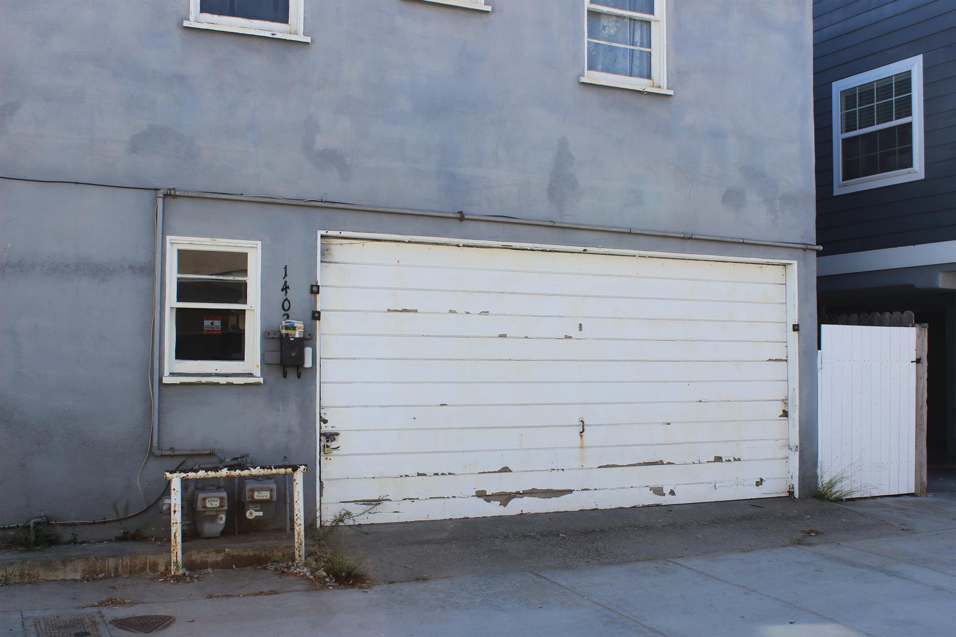 1402 W. Oceanfront Garage Parking