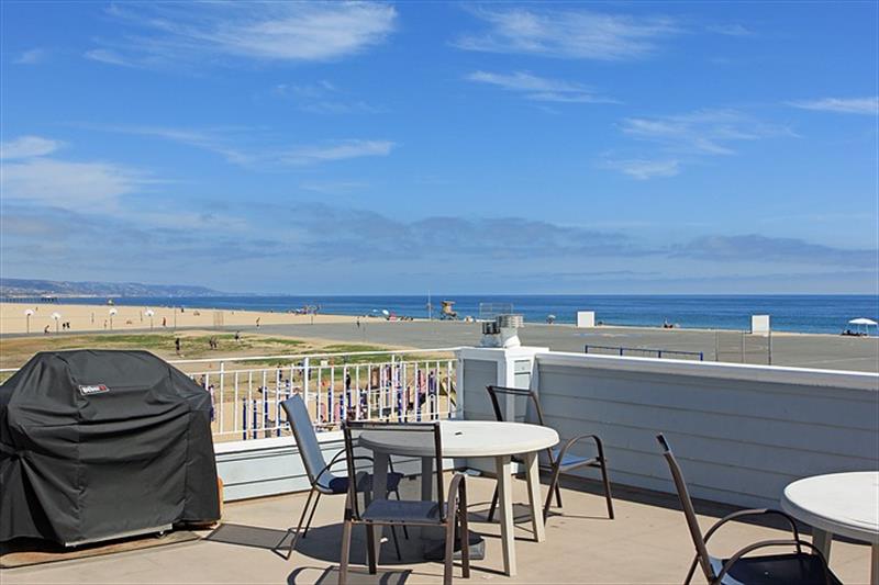 Unit C Deck patio seating