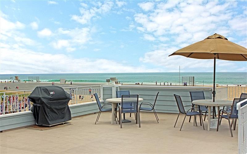 Unit C Deck patio seating  BBQ