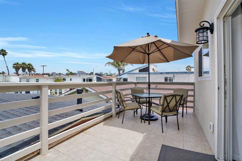 Unit B deck patio