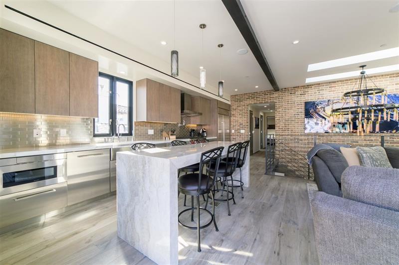 Kitchen  Bar seating