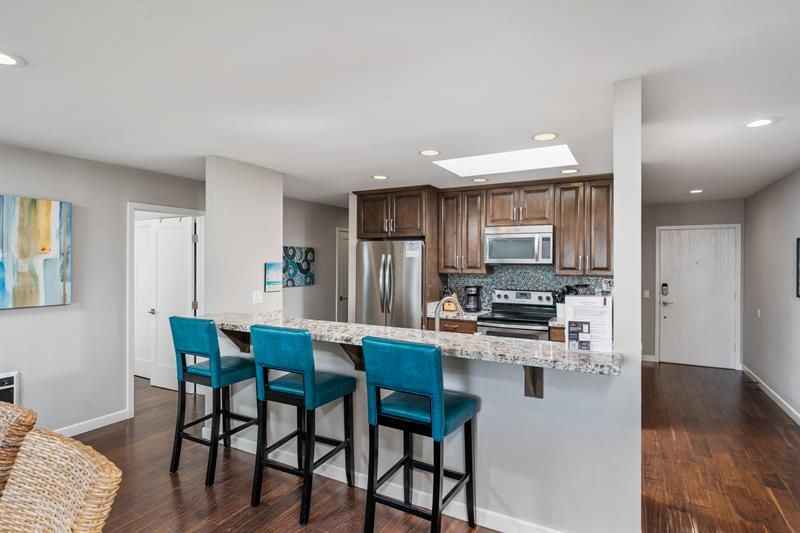 Breakfast bar seating  Kitchen