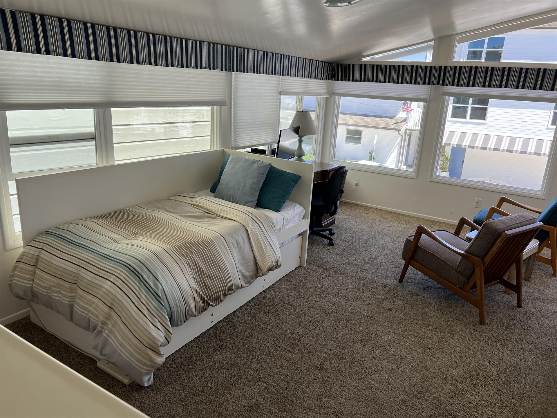 Bedroom  office space 4