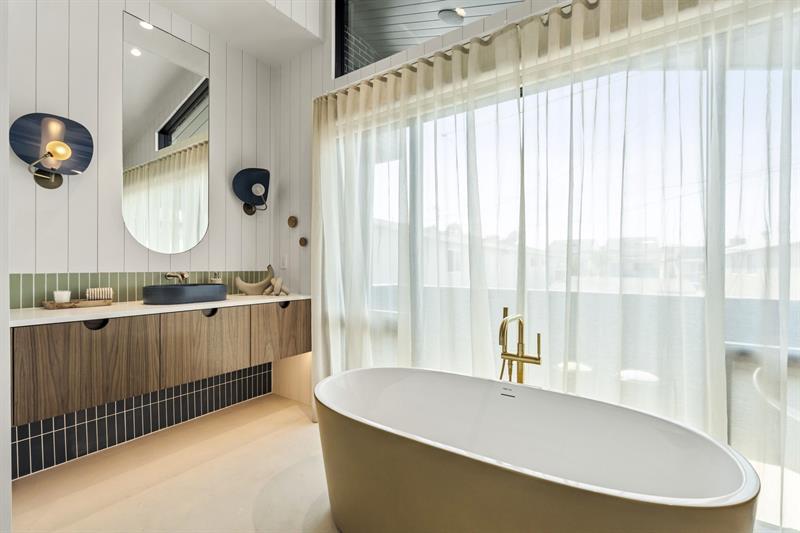 Master full bathroom