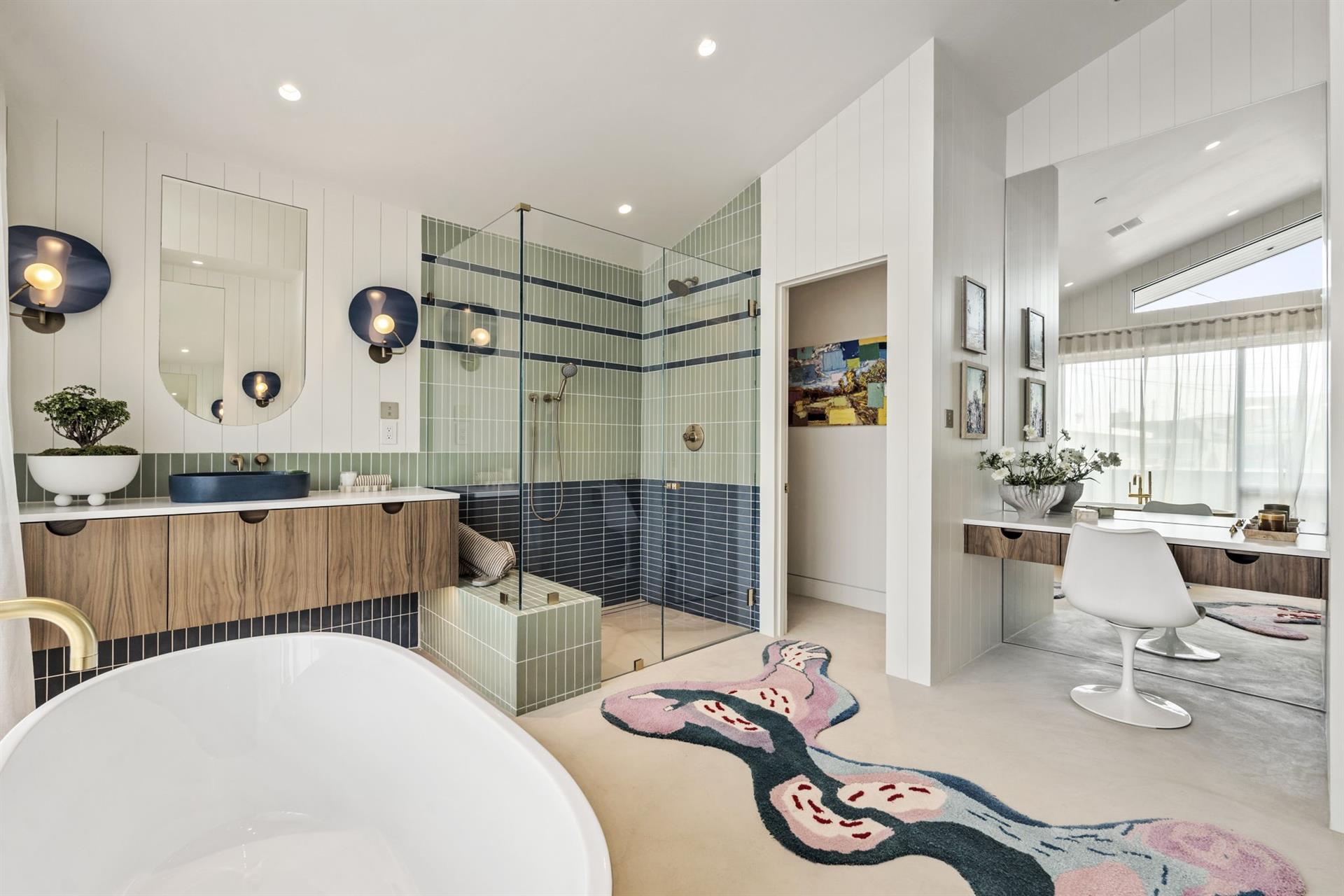 Master full bathroom