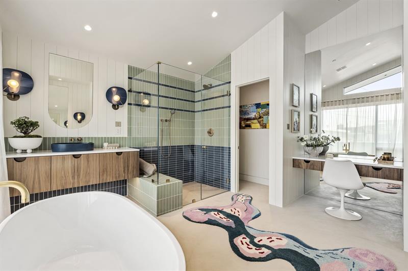 Master full bathroom