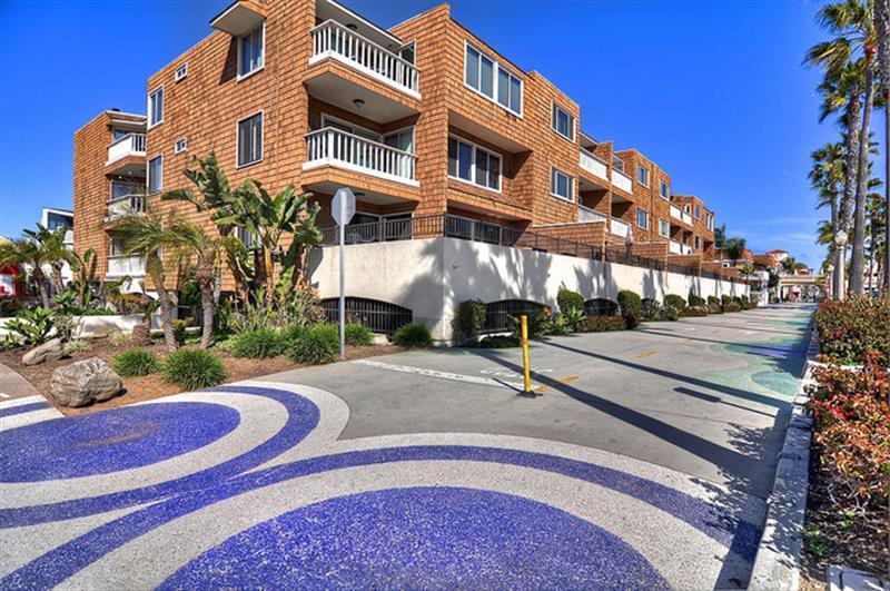 Rent bikes and go for a ride on the Balboa Peninsula bike path