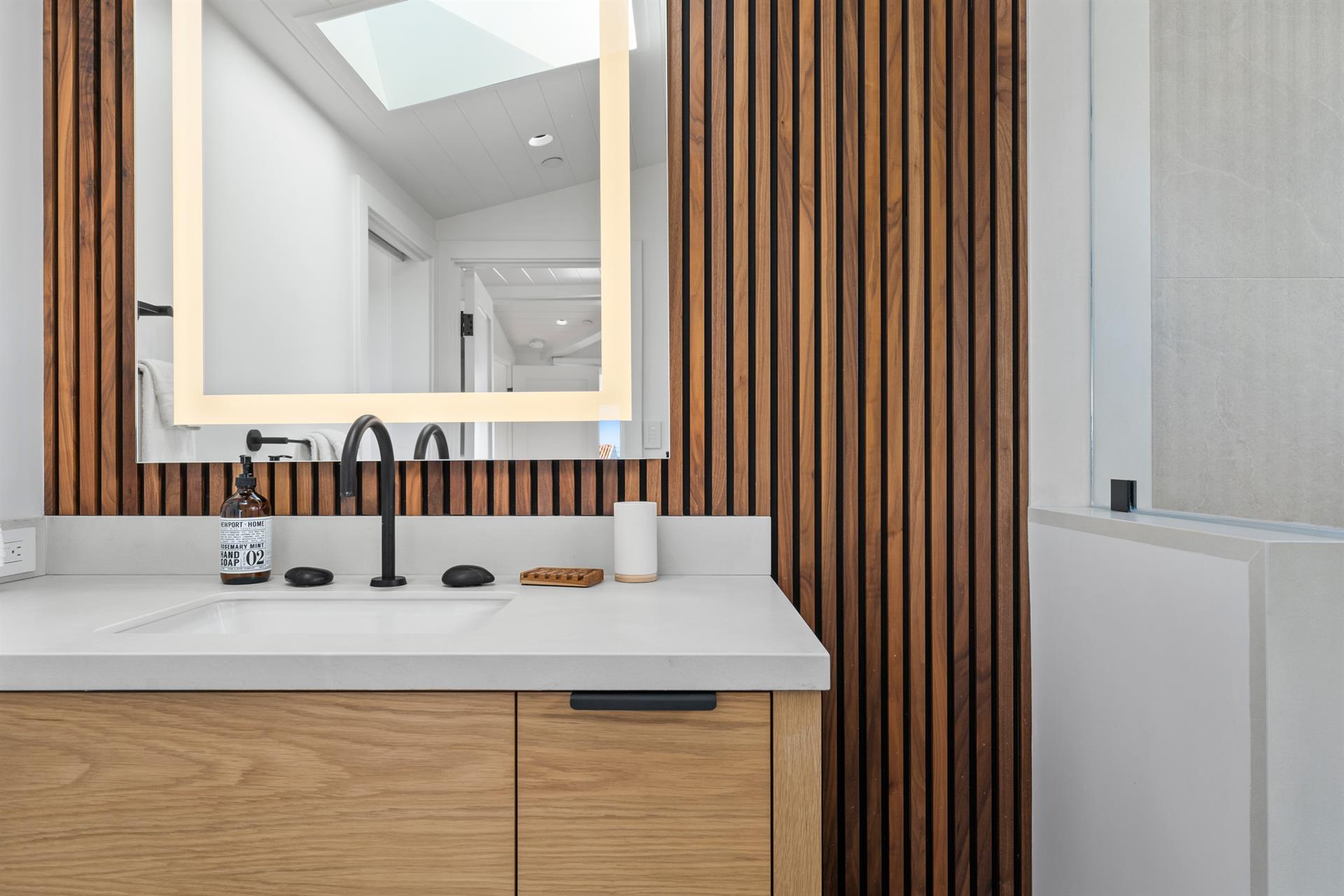 Third floor full bathroom