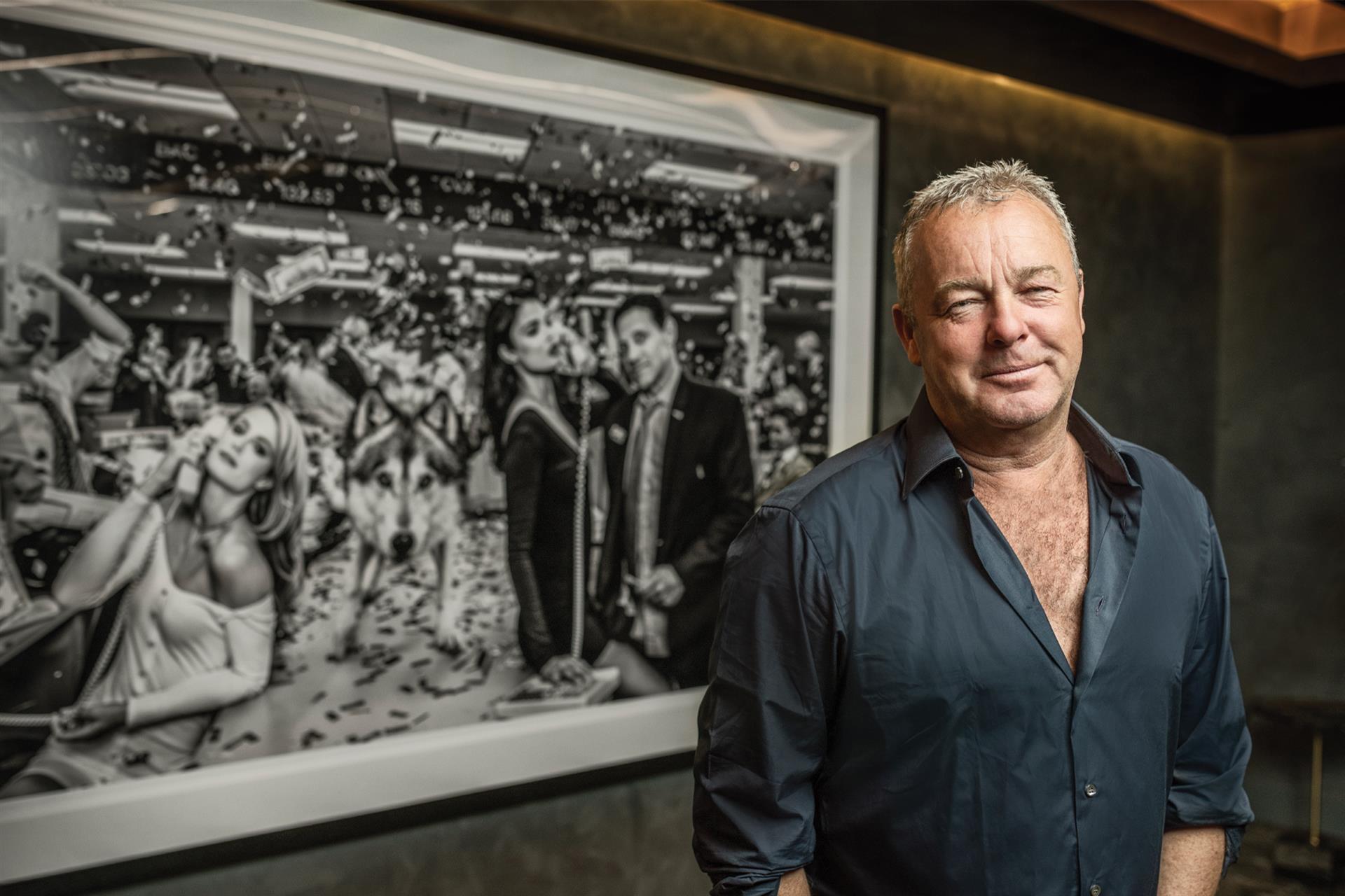 17020 David Yarrow With The Wolves Of Wall Street 2019 H