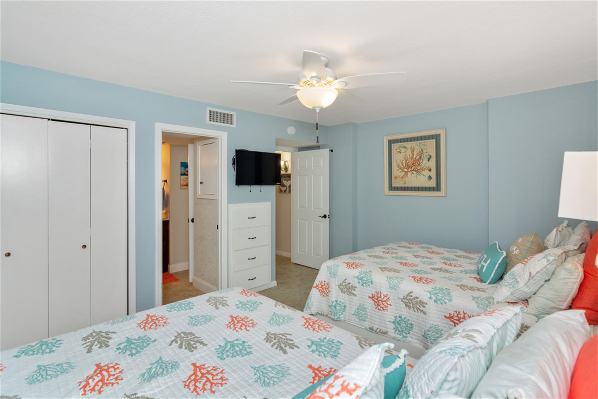 Guest Bedroom  Private Access to Bath