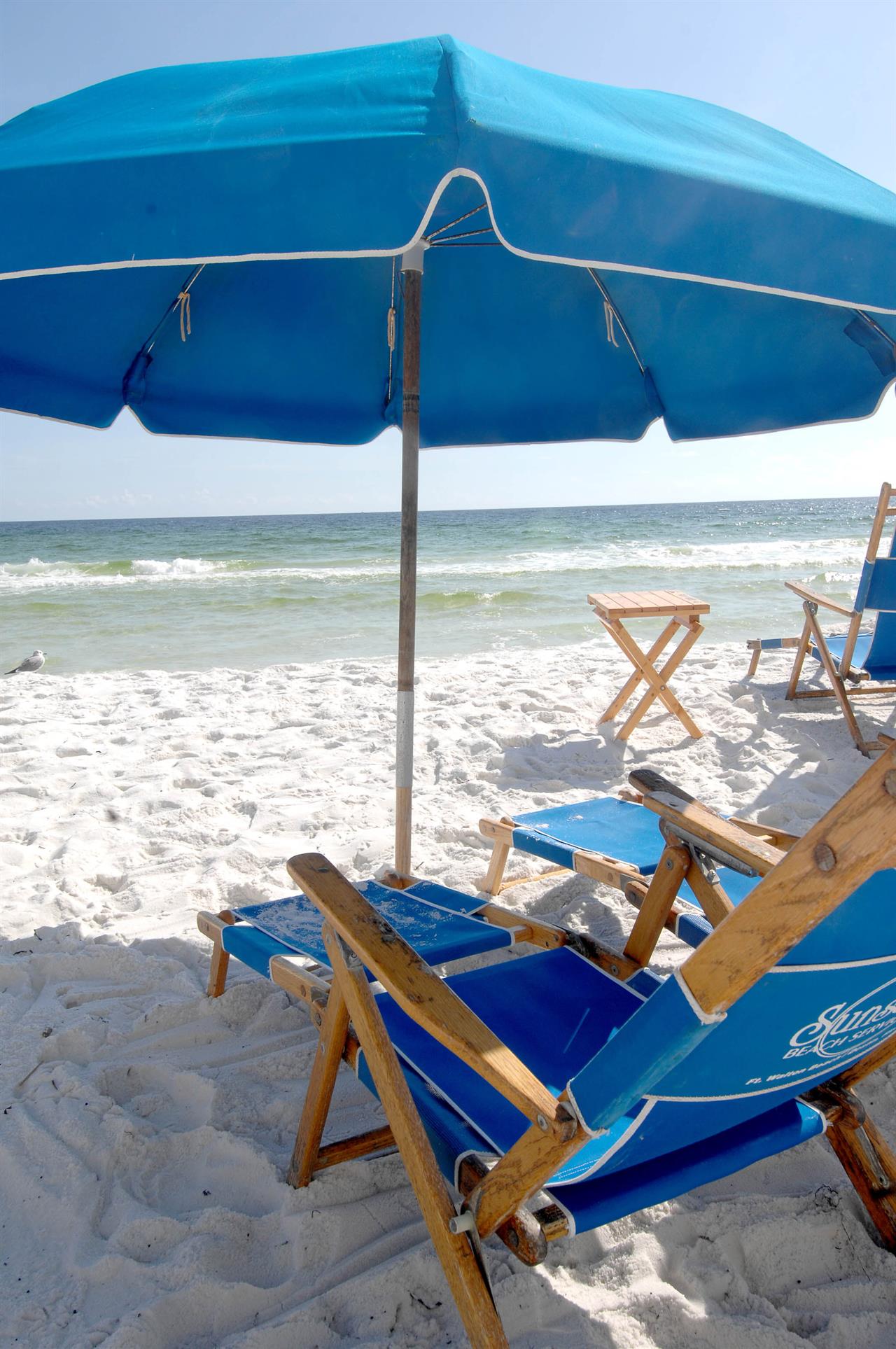 Paradise Shores - Each of our units comes with beach chairs and an  umbrella! #beachtrip #vacation #beachlife