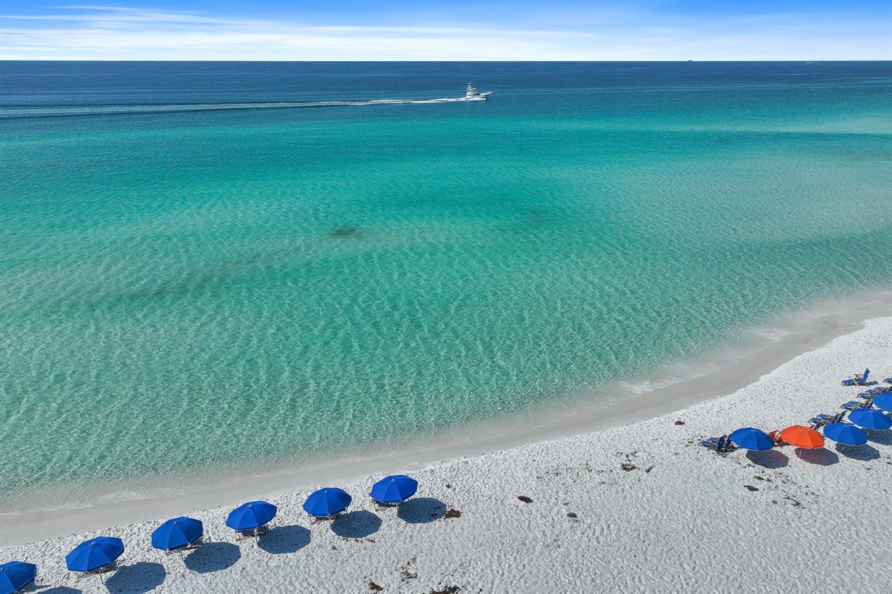1051 - Shoreline Towers Beachfront Condo Free Beach Setup