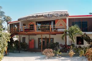 13201 Exteriorofvillaopal S