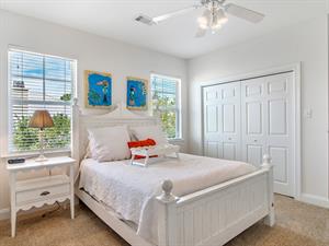 2nd Floor Queen Bedroom