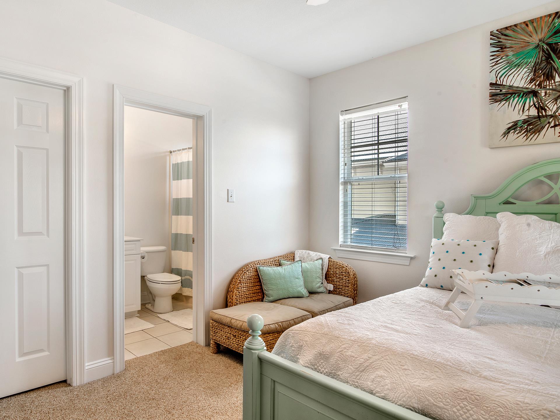 2nd Floor Queen Bedroom2