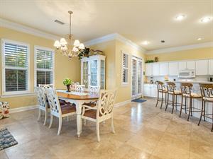 Dining Area and Breakfast Bar