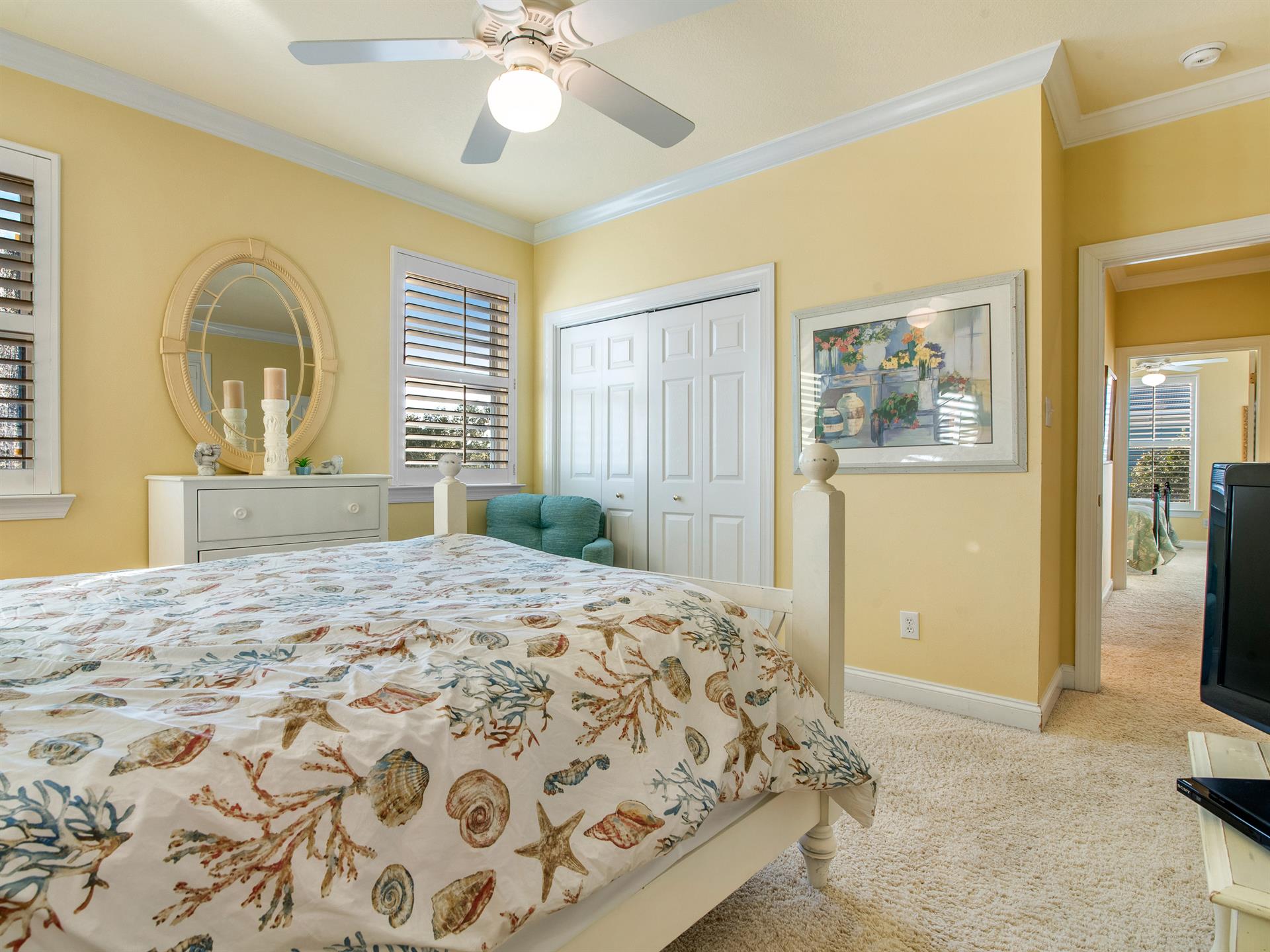 2nd Floor Queen Bedroom