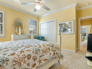 2nd Floor Queen Bedroom