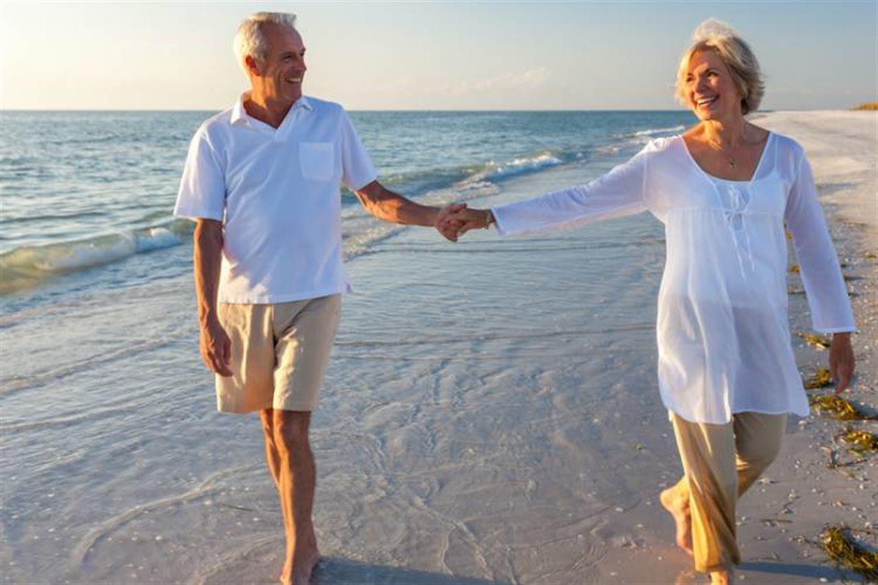 13114 Older Couple Close Up On Beach B