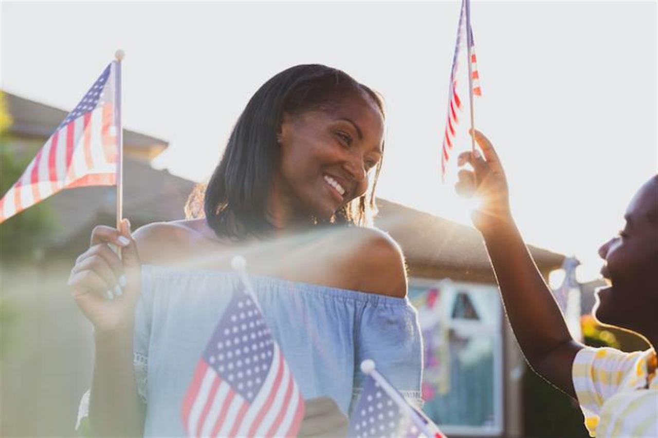 13129 Momsoncelebrating4thjuly B