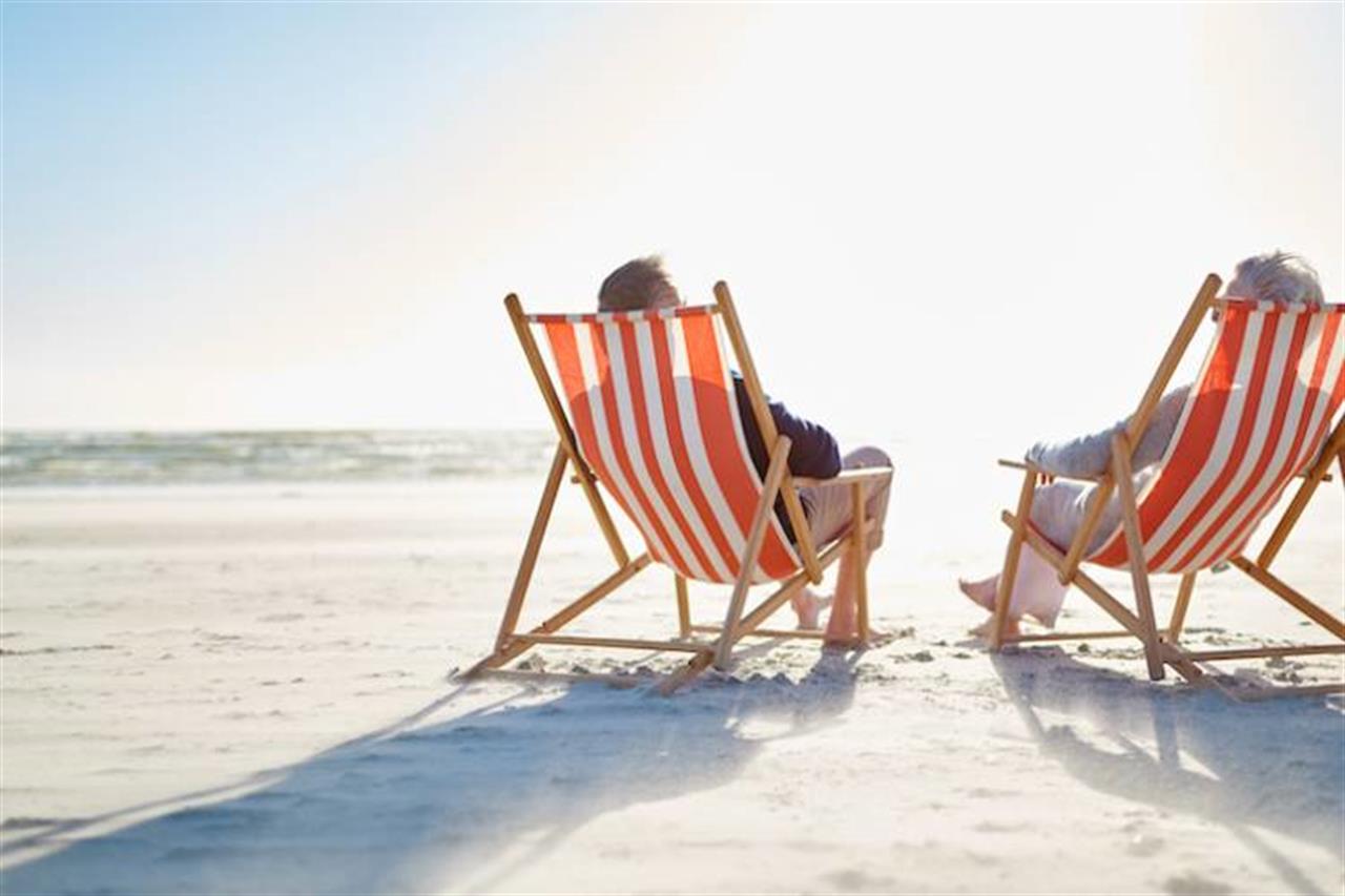 13134 Relaxing At Beach_0 B