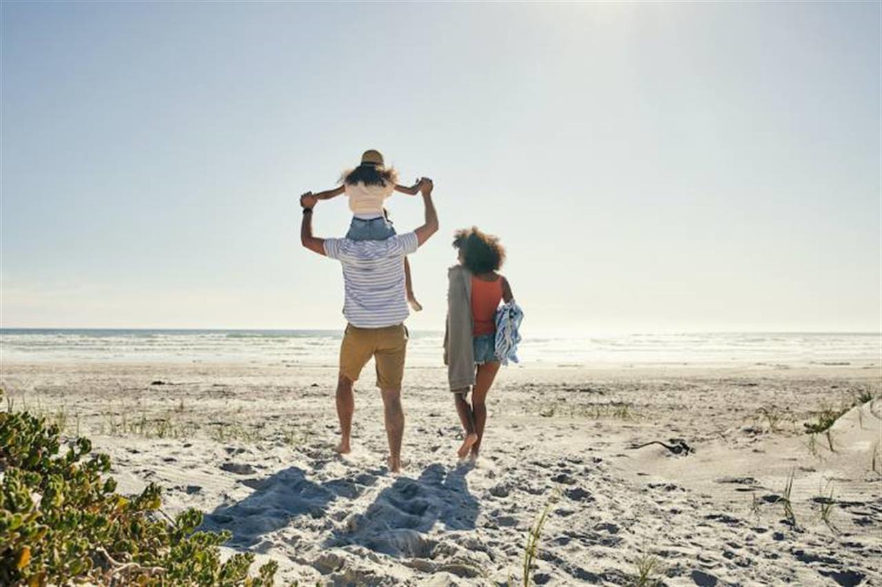 13153 Familyonbeach B