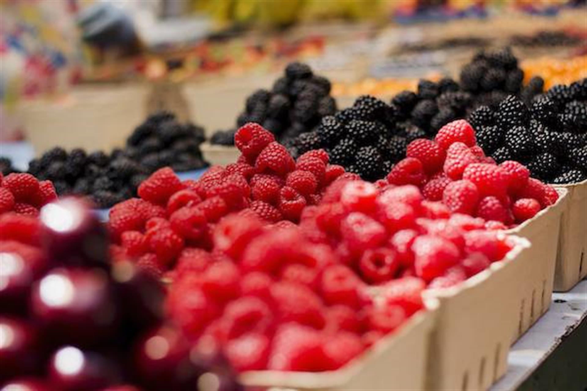 berries at farmers market