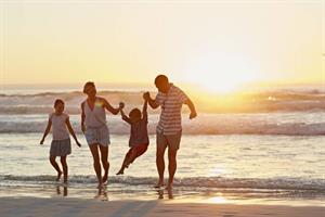 2175 Family On Beach Vacation S