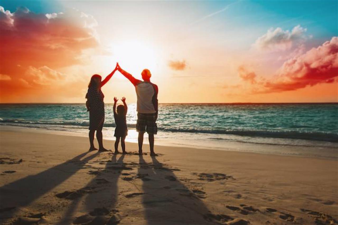 2192 Familybeachsunset B