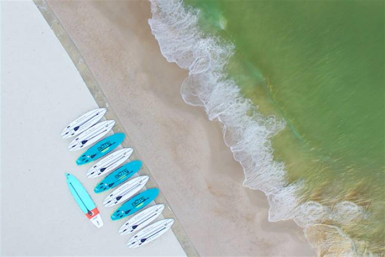 2198 Paddleboardslinedonbeach B