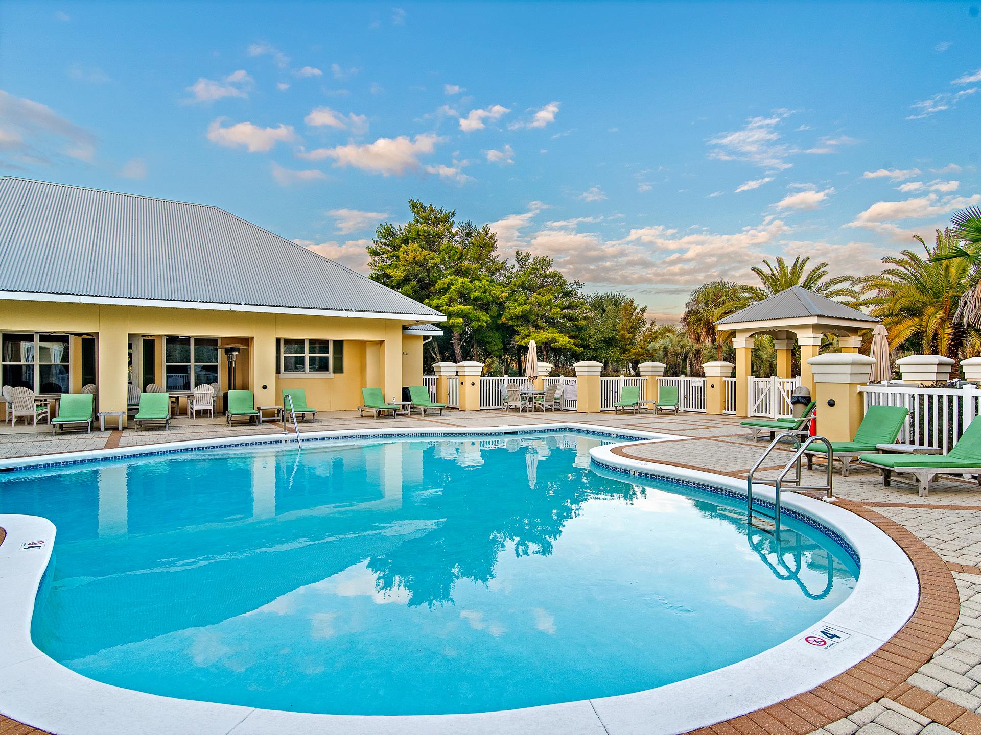 Midpoint Clubhouse Pool