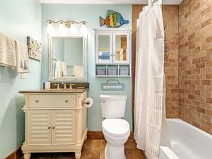 King Guest Room Bath