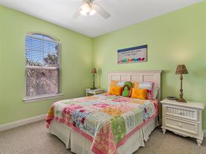 2nd Floor Queen Bedroom