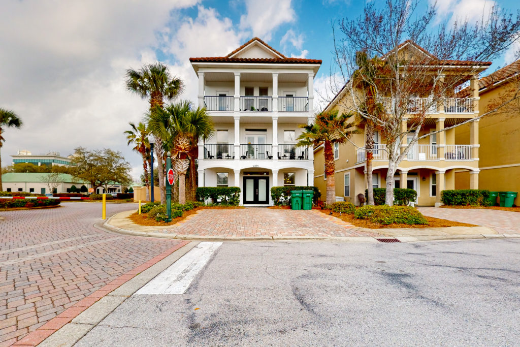 The exterior of Cassie's Beach Cottage in Destin, Florida.